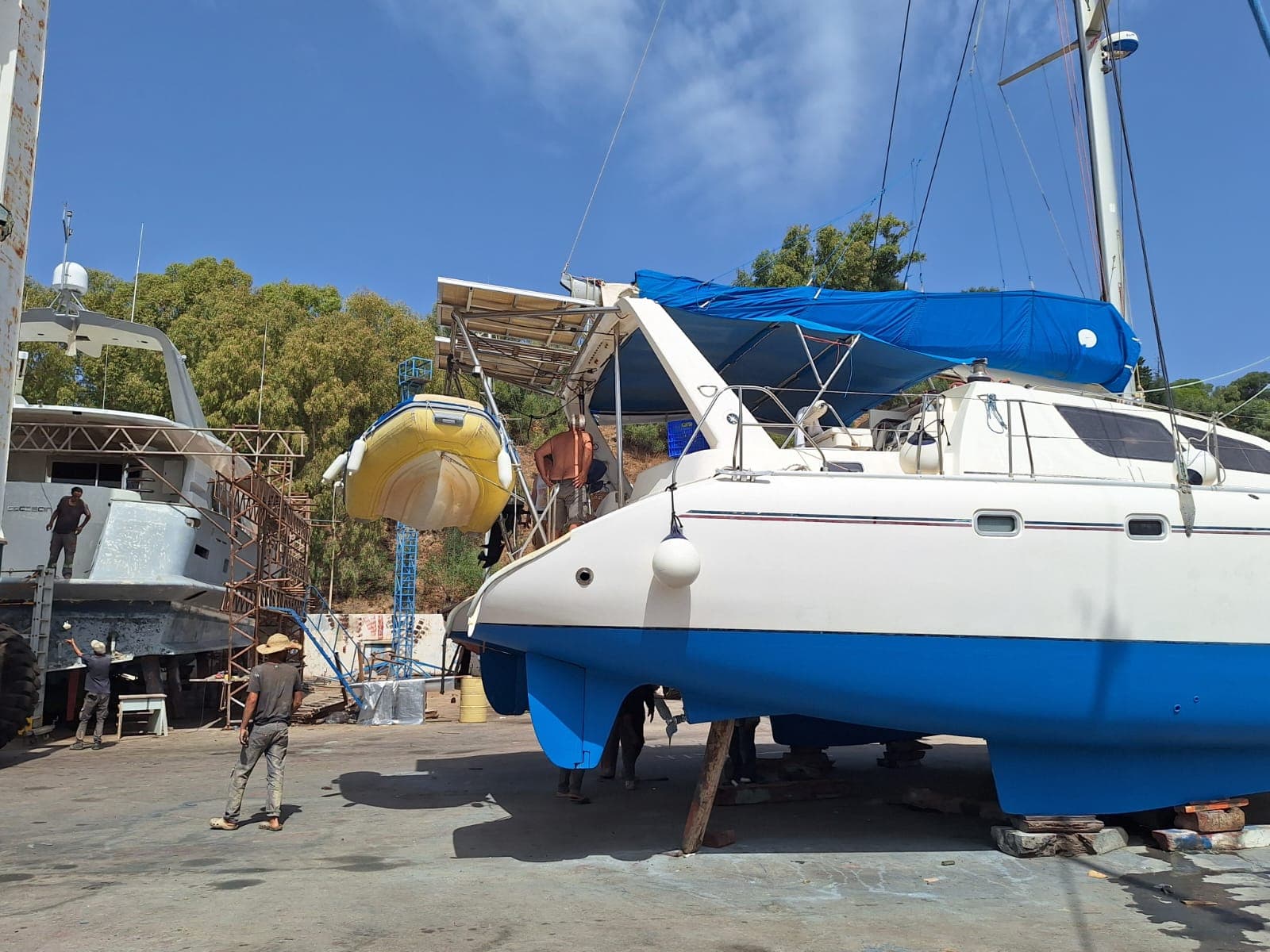Catamaran sur bers au chantier