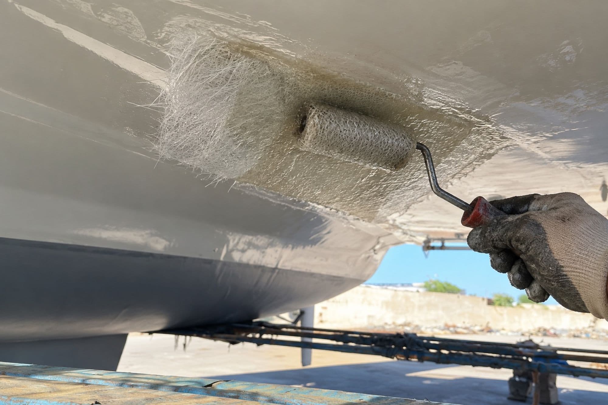 Dessous de coque en polyester au chantier